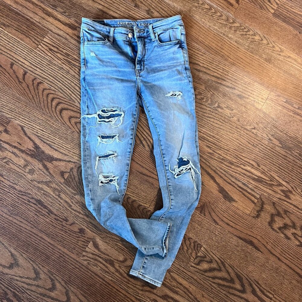 EUC American Eagle Distressed Light Wash Skinny Jeans Sz 4